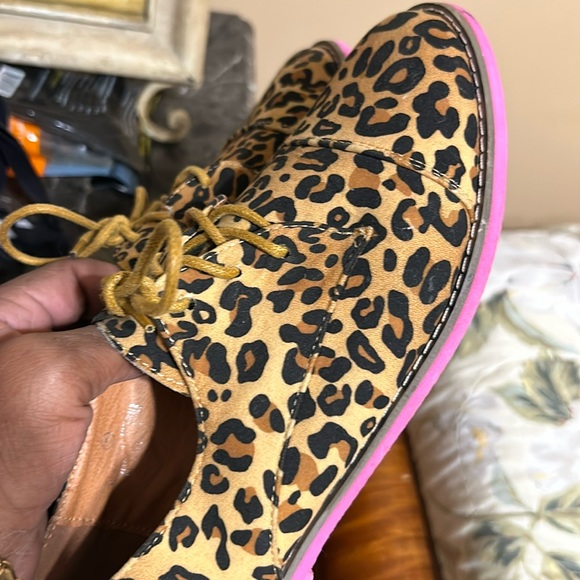 Cute little leopard shoes very comfortable - Picture 1 of 3